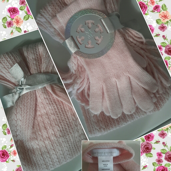 New York & Company Accessories - NWT ☆New York & Co.☆Ladies Winter Gloves and Scarf